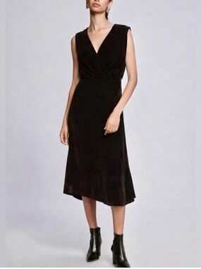 VON MAUR NWOT Sleeveless V-Neck Black Midi Velvet Dress Large
